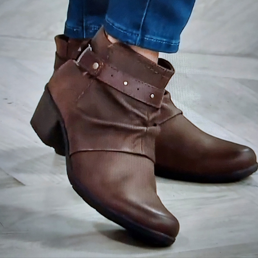 Earth Origins "Meryl" Shoes, Size 8.5, Brown Leather Booties, Stacked Wood Heels